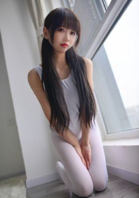 掀开奶罩边吃边摸娇喘小说